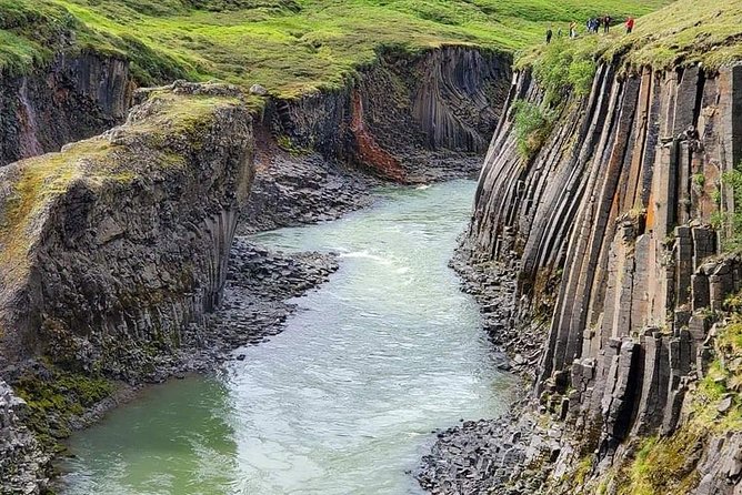 4, 5, 6 or 7-Day Small-Group Ring Road Tour from Reykjavik - Day 2: Jökulsárlón icebergs, Diamond Beach moments, Vestrahorn photos, and Vök Baths