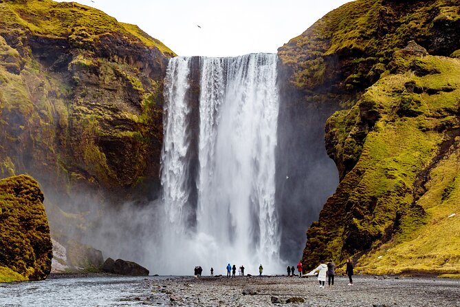4-Day Iceland: Golden Circle, South Coast, Volcano Hike & Northern Lights - Four days, one big winter mission (and how the timing works)