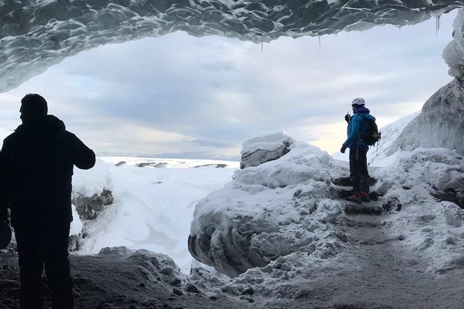 7 Day Around Iceland Tour- PRIVATE TOUR - South coast power: Seljalandsfoss behind the falls and Skógafoss in full view