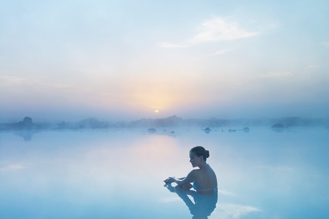 Blue Lagoon Admission Including Return Transfers from Reykjavik - Arriving at Blue Lagoon: Lockers, Showers, and the Wristband System