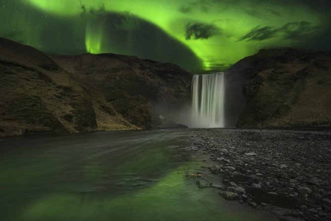 Chasing Aurora Borealis with Warmth and Treats in Premium Tour! - Warm Treats and Free Wi-Fi, Yes, Both Matter at 1 a.m.