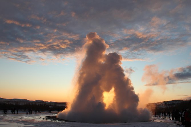 Day Trip to the Golden Circle and Hot spring Geyser by 4WD Jeep from Reykjavik - Guide quality you should look for, and how to get it