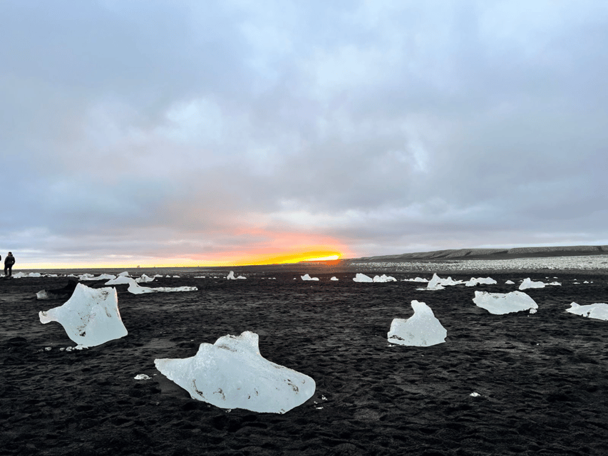 Diamond Beach & Jökulsárlón Glacier Exclusive Day Tour - Price and value for a group up to 3