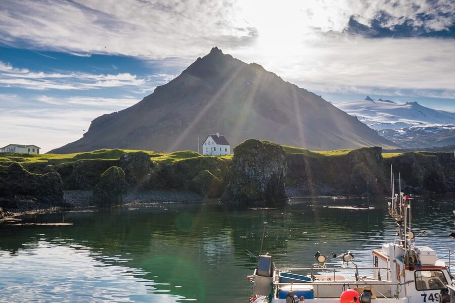 From Reykjavik: 3 Day Family Package - Day 3 Snæfellsnes Peninsula: Kirkjufell views, black sand at Djúpalónssandur, and seals at Ytri Tunga