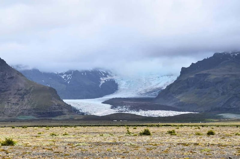 From Reykjavik: Glacier Lagoon and Fjaðrárgjúfur Canyon Tour - South coast storytelling before you even reach Jökulsárlón