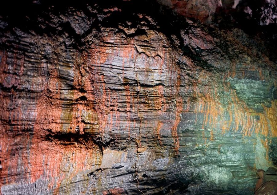 From Reykjavik: Golden Circle and Lava Caving Adventure - Raufarhólshellir lava cave: what the underground hour feels like