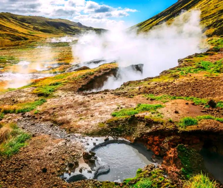 From Reykjavik: Helicopter Tour to Hengill with Landing - How the Hellisheiði flight turns Iceland into something you can read