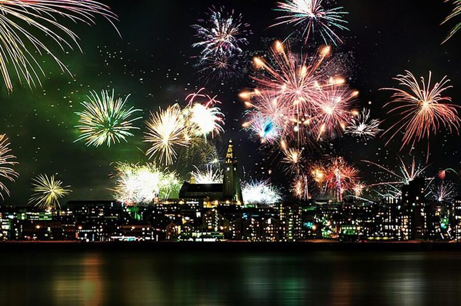From Reykjavik: New Years Fireworks by Boat - Champagne, snacks, and the real comfort checklist