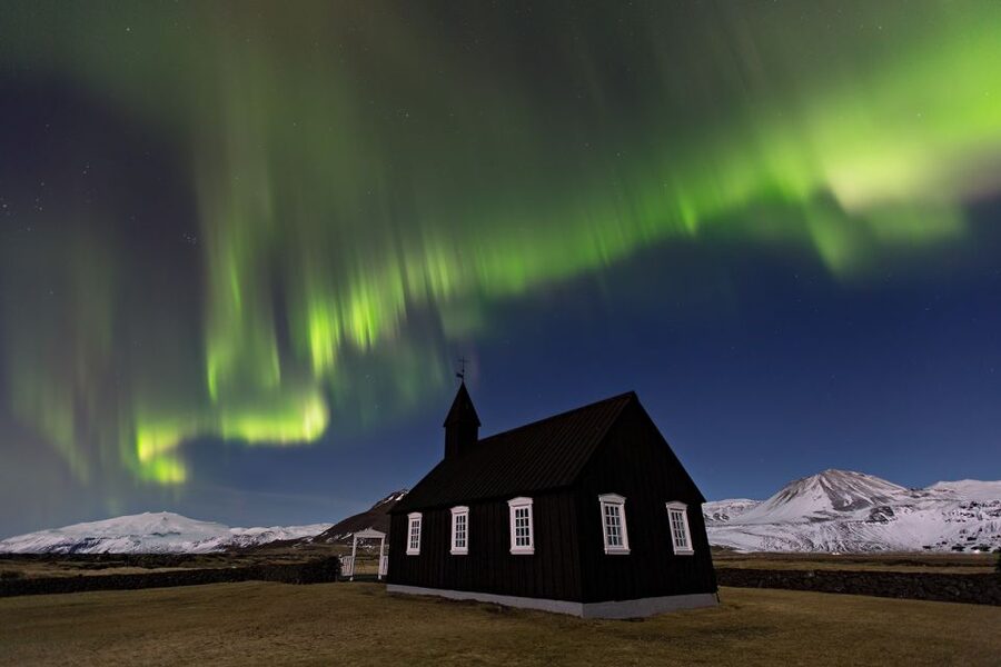 From Reykjavik: Northern Lights Hunt Super Jeep Tour - Pro photographer and telescope: how to get better aurora photos