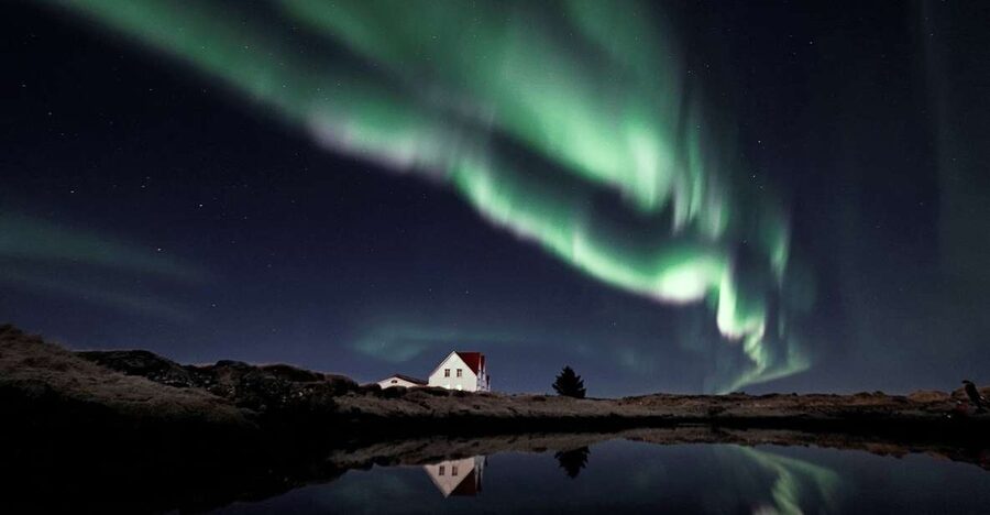 From Reykjavik: Northern Lights Tour with Hot Cocoa & Photos - Key reasons this tour wins points