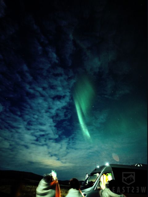 From Reykjavik: Northern Lights Tour with Hot Cocoa & Photos - Free photos with the aurora, what you get and how to work with your guide