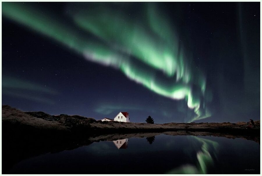 From Reykjavík: Northern Lights Tour with Hot Cocoa & Photos - The 1 hour at the viewpoint: where patience turns into a photo