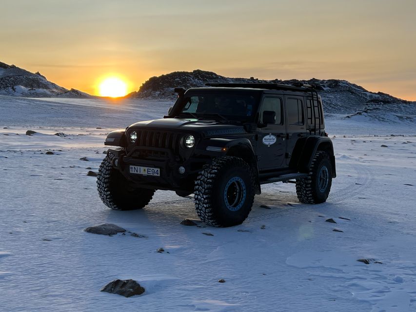 From Reykjavik: Private Landmannalaugar & Hekla Jeep Tour - Ljótipollur crater stop and the Landmannalaugar coffee and lunch window
