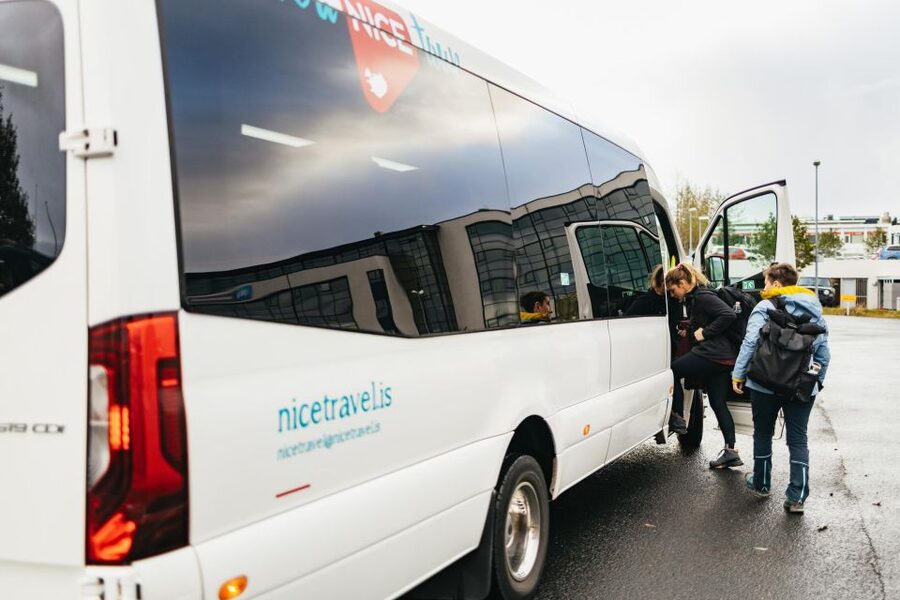From Reykjavík: Waterfalls, Black Beach & Glacier Day Trip - What makes the guiding so important on this specific route