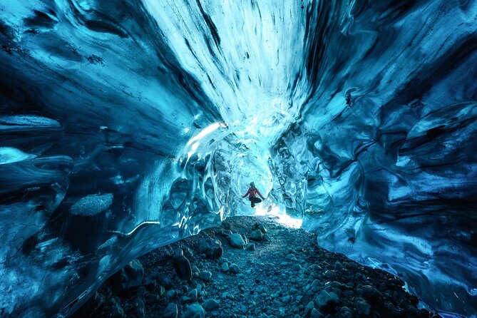 Glacier and Ice Cave Private Photoshoot - 15 Shot Photo Package - Your 5-hour private flow, from briefing to crampon trek