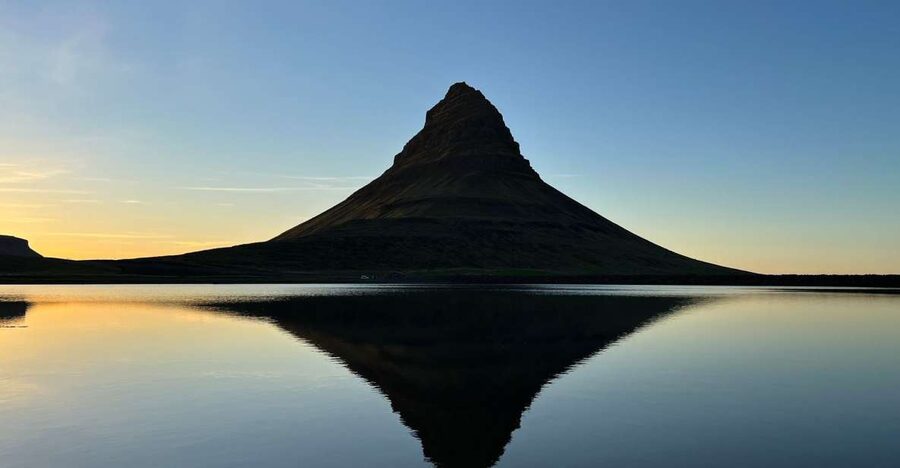 Grundarfjörður: Midnight Sun Kayaking Adventure - The 3-hour flow: from shoreline briefing to warm drink on deck