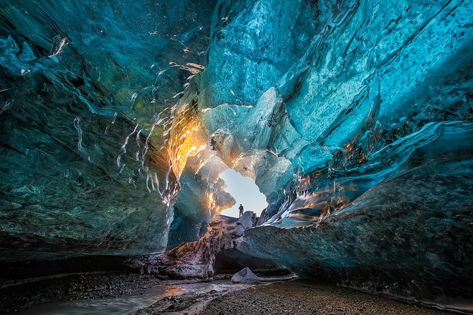 Ice Cave Tour in the National Park of Vatnajökull - The day in motion: Jökulsárlón, Skaftafell, then Vatnajökull