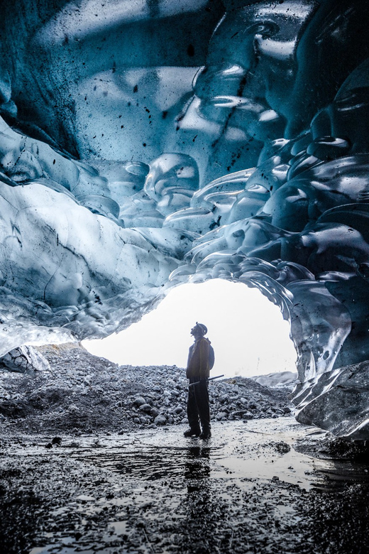Iceland 3-Day Tour Golden Circle, Glacier Lagoon, & Ice Cave - Transportation and group size: what 18 people changes