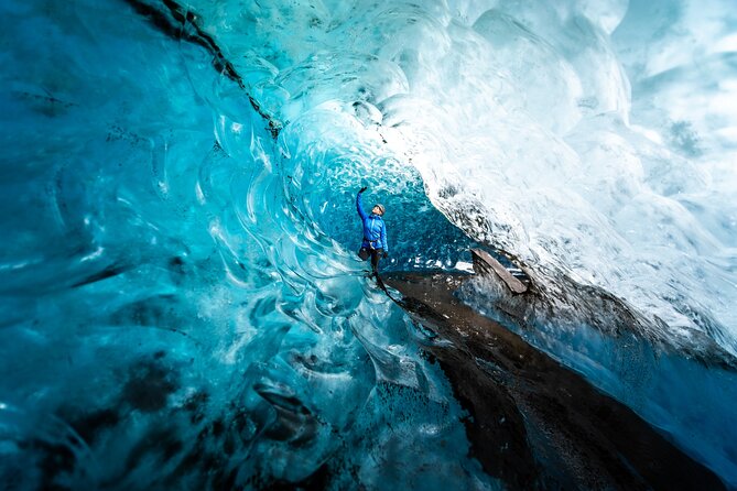 Jökulsárlón: Blue Ice Cave and a Long Glacier Hike - Stop 1: Breiðamerkurjökull, crevasses, moulins, and big-glacier scale