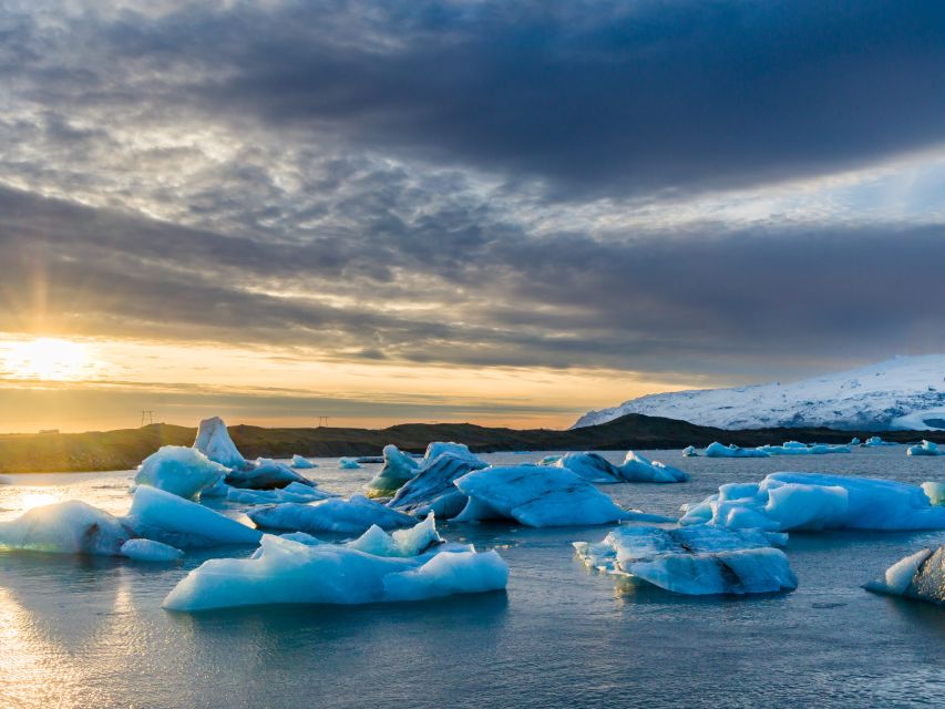 Jökulsárlón Floating Glacier & Diamond Beach Day Tour - Diamond Beach: Black Sand, Ice Crystals, and Short Guided Time