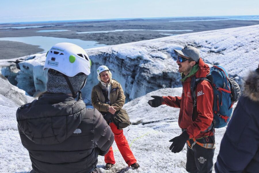 Jökulsárlón: Vatnajökull Glacier Guided Hiking Tour - Meeting at the glacier lagoon, then the ride that gets you there fast