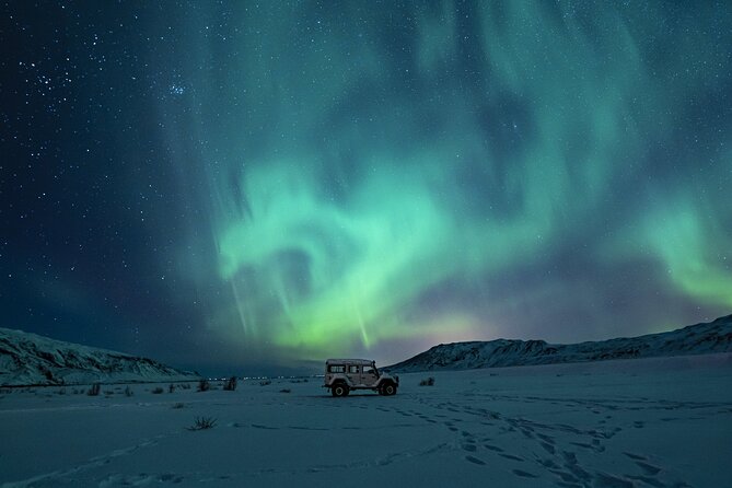 Northern Lights 4x4 Tour with Pastries and Cocoa from Reykjavik - Comfort wins on an aurora night: hand warmers, cocoa, and pastries