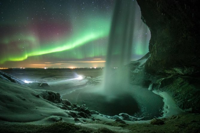 Northern Lights Bus Tour from Reykjavik with Hot Chocolate - When the Aurora Finally Shows Up, Guides Make the Difference