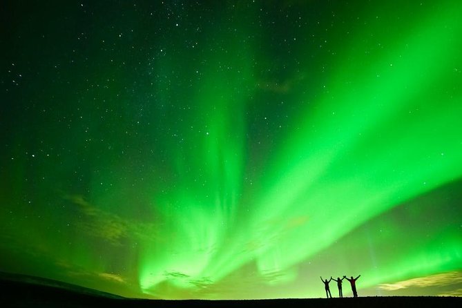 Northern Lights Minibus Tour with Hot Cocoa, Blankets & Photos - Stop One: The Real Hunt Starts With Scouting, Not Just Waiting