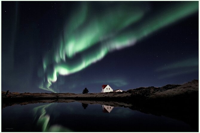Northern Lights Small-Group Tour with Hot Chocolate & Photos - Northern Lights Chasing From Reykjavík, in a Small Group