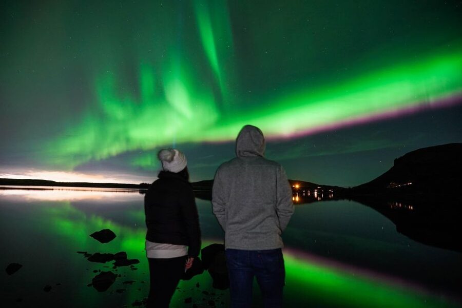 Northern Lights Tour From Reykjavik with Photography - Warm blankets, hot chocolate, and Icelandic pastries: comfort is not an add-on