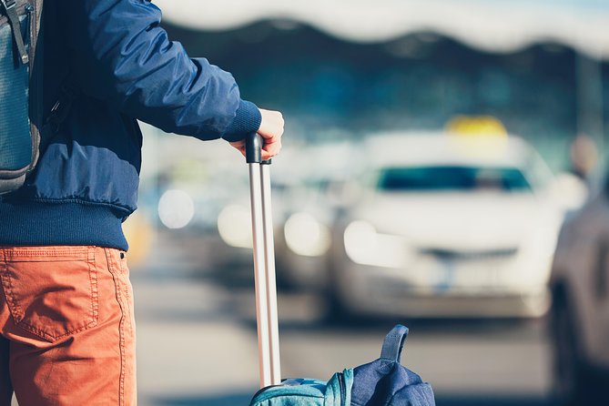 Private Keflavik Airport Transfer (One Way) - Flight tracking: the difference between stress and calm