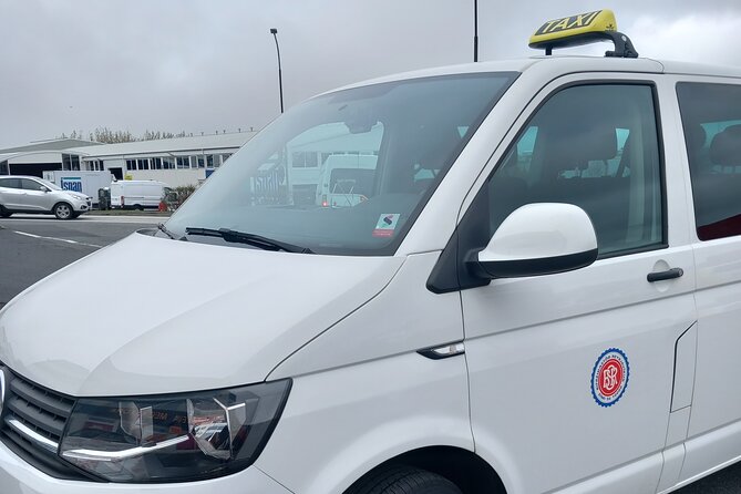 Private Transfer from Keflavik Airport to Reykjavik/surrounding - When flight delays happen, you want patience, not panic