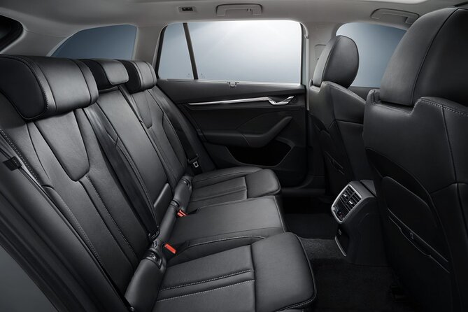 Private Transfer from Reykjavik to Reykjavik Airport KEF by Sedan - Private pickup in Reykjavik that starts at your doorstep