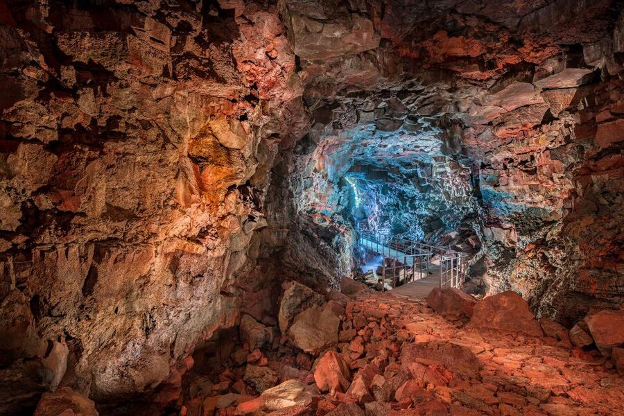 Raufarhólshellir Lava Tunnel: Underground Expedition - The Pitch-Black Moment When Lights Go Out