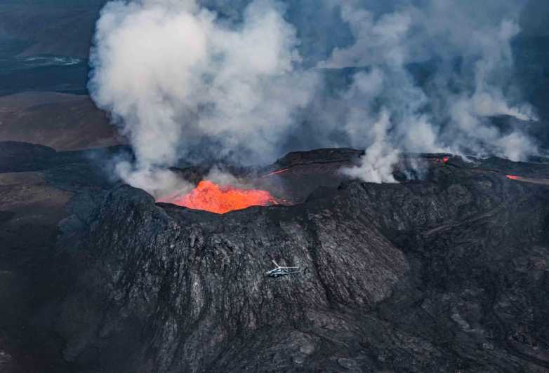 Reykjavik: 45-Minute Volcano Sightseeing Helicopter Tour - The flight route: Reykjavik to the lava fields, then back