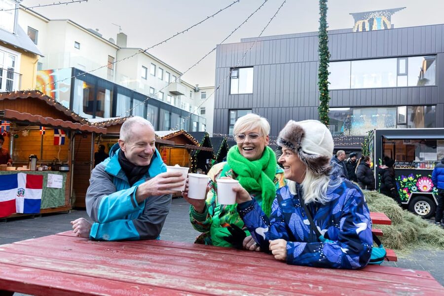 Reykjavik: Christmas Food Tour with Tastings and Drinks - Weather, Walking Pace, and What to Wear in Reykjavik Winter