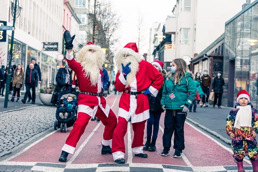 Reykjavik: Christmas Food Tour with Tastings and Drinks - Should You Book the Reykjavik Christmas Food Tour?