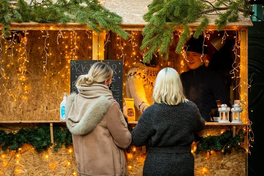 Reykjavik: Christmas Walking Tour with Icelandic Traditions - A Christmas story walk in downtown Reykjavik, not a typical holiday shopping spree