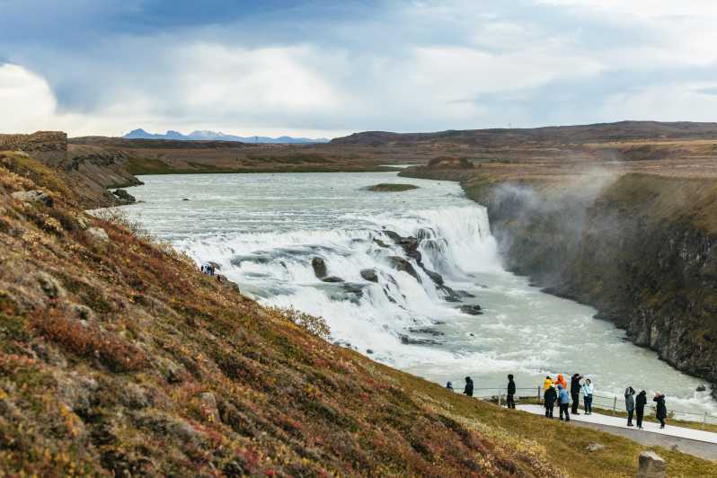 Reykjavik: Golden Circle, Kerid, and Fridheimar Minibus Tour - Golden Circle, But With a Farm Stop That Actually Changes the Day