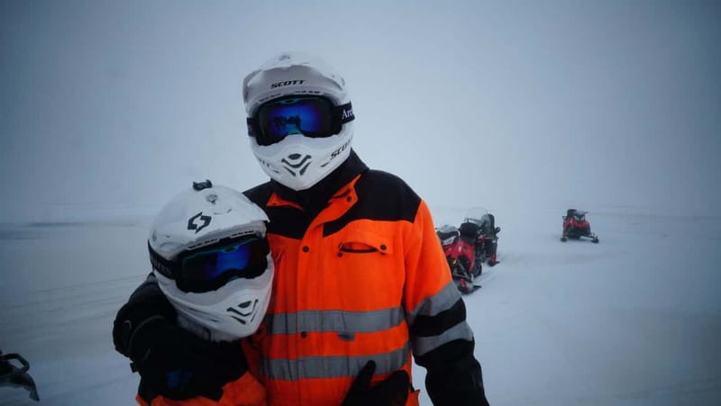 Reykjavik: Golden Circle Super Jeep and Snowmobile Tour - What an hour on Langjökull actually feels like