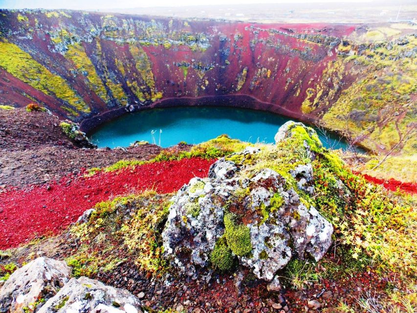 Reykjavik: Golden Circle, Tomato Farm and Kerið Crater Tour - Kerið crater: the old volcanic bowl you can walk around