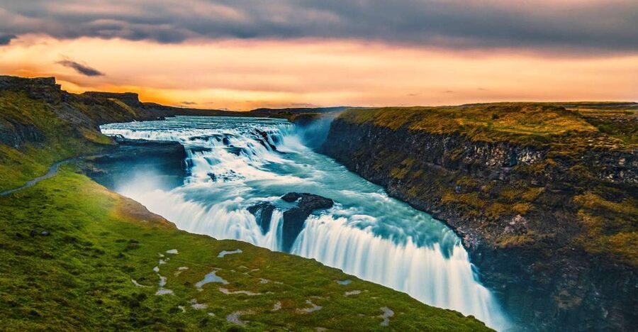Reykjavik: Golden Circle, Tomato Farm and Kerið Crater Tour - Þingvellir National Park: parliament history and tectonic drama on foot