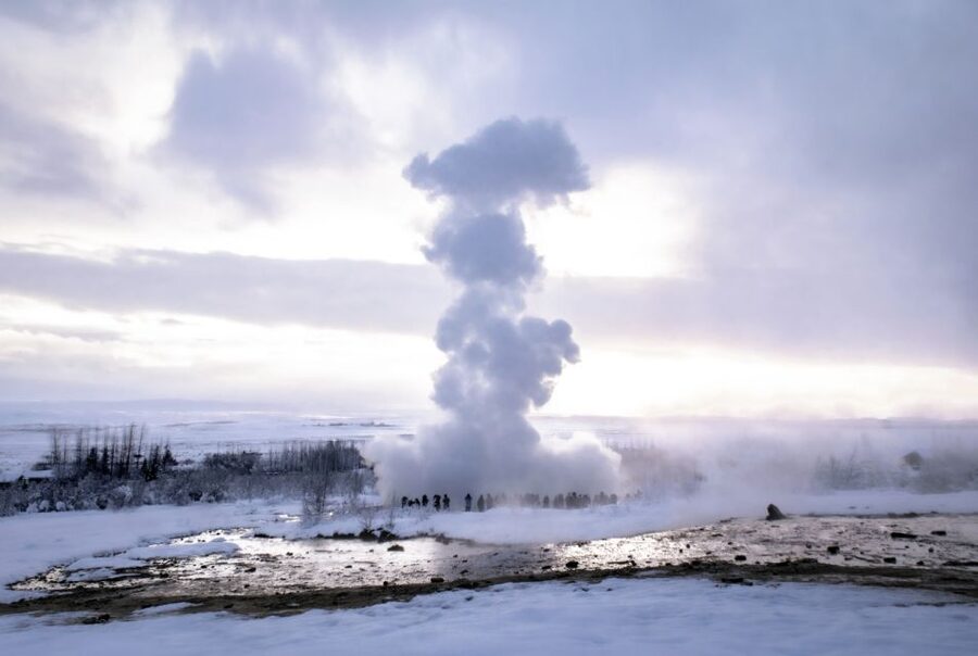 Reykjavik: Golden Circle, Tomato Farm and Kerið Crater Tour - Gullfoss Waterfall: plan your cold-weather comfort before you plan photos