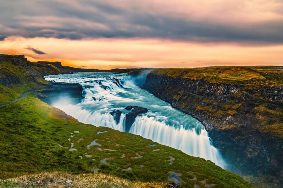 Reykjavik: Golden Circle, Tomato Farm and Kerið Crater Tour - Small-group ride, Wi-Fi onboard, and guides who keep it fun