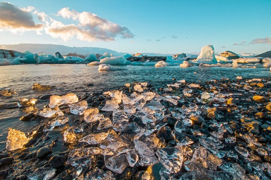 Reykjavik: Jokulsarlon Glacier Lagoon Full-Day Guided Trip - The guide and driver effect, and why it matters here
