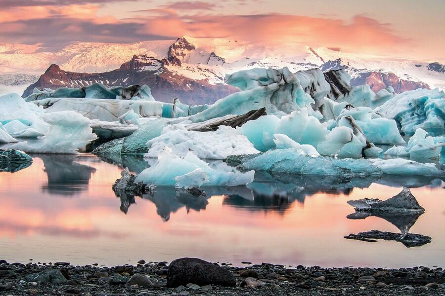 Reykjavik: Jokulsarlon Glacier Lagoon Full-Day Guided Trip - Vik dinner stop and the Eyjafjallajökull view bonus