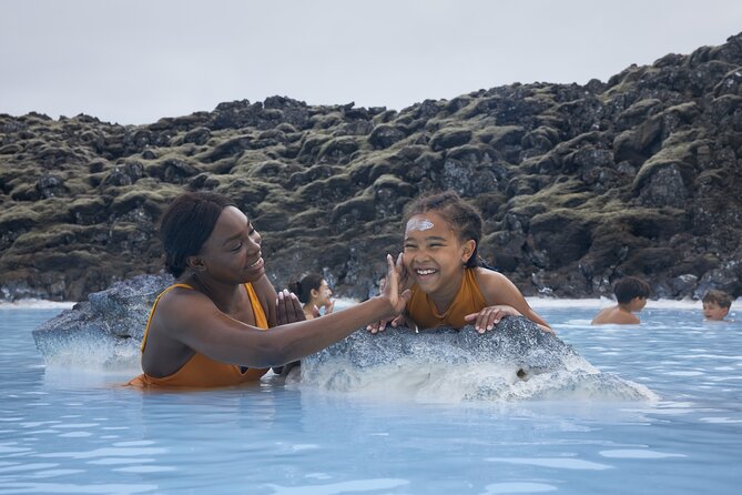 Reykjavik/Keflavik: Blue Lagoon Private Transfer - Inside the vehicle: Wi-Fi, comfort, and little extras that add up