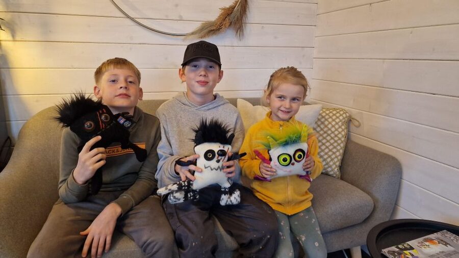 Reykjavik: Make an Icelandic Wool Monster - Choosing your monster parts: body, hair, horns, tail, and the expression
