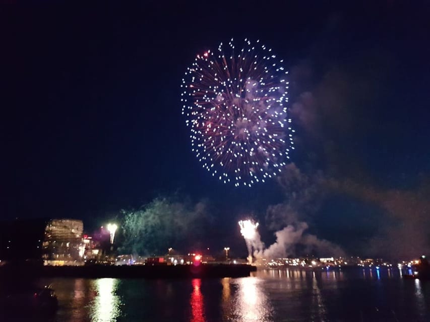 Reykjavík: New Year's Eve Northern Lights Yacht Cruise - How the 1.5-Hour Cruise Moves, Videy Island to Near-Shore Midnight