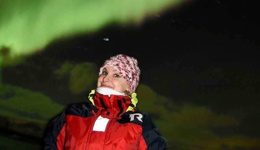 Reykjavík: Northern Lights Cruise - What the Imagine Peace Tower experience looks like (October to December)